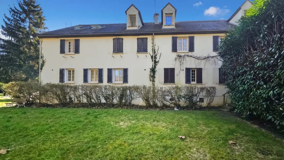 Flex in Cergy for sale - Building Photo - Image 3 of 18