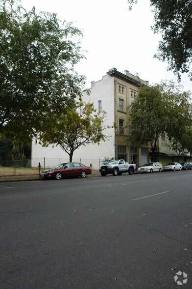 131 W 1st St, Chico, CA for lease - Primary Photo - Image 1 of 22