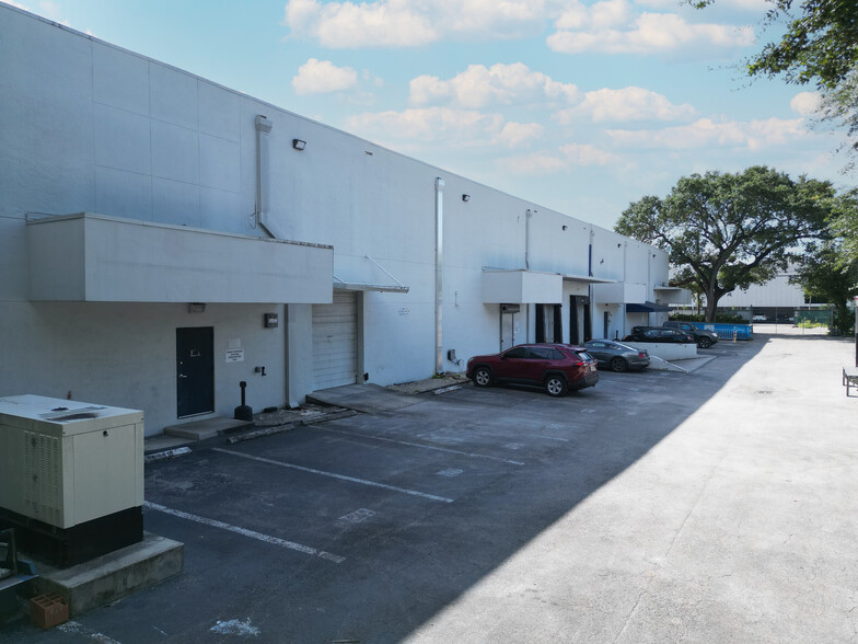 3475 NW 41st St, Miami, FL for lease - Building Photo - Image 1 of 2