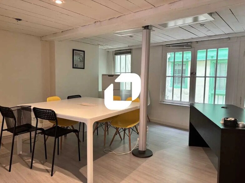 Office in Bordeaux for lease - Interior Photo - Image 2 of 6