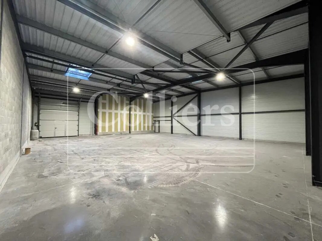 Office in Saint-Estève-Janson for lease Interior Photo- Image 1 of 9