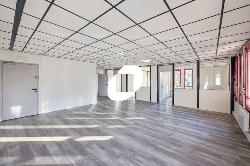 Flex in Les Ulis for sale - Building Photo - Image 2 of 10