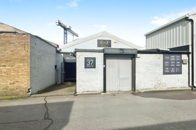 37 Bowlers Croft, Basildon for sale Primary Photo- Image 1 of 1