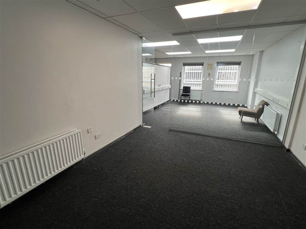 89 University St, Belfast for lease Interior Photo- Image 1 of 4