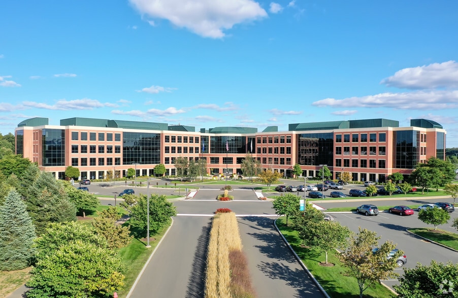 1 Griffin Rd N, Windsor, CT for sale - Primary Photo - Image 1 of 17