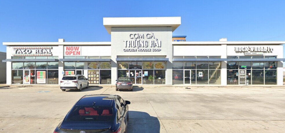 4010 N Sam Houston Pky W, Houston, TX for lease - Building Photo - Image 2 of 4