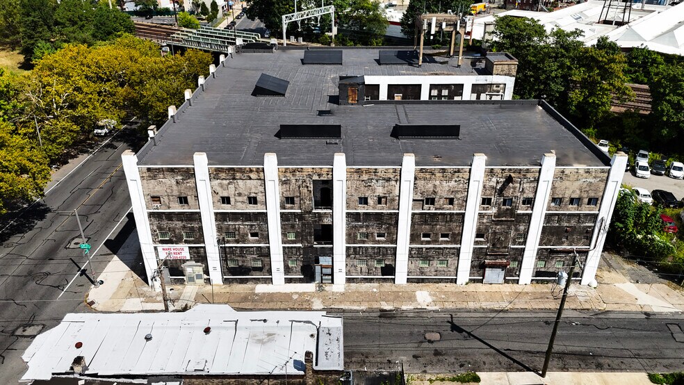 2066 W Hunting Park Ave, Philadelphia, PA for lease - Building Photo - Image 2 of 3