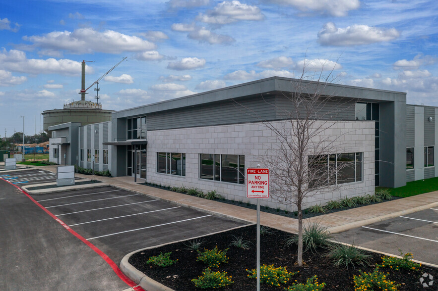 4318 De Zavala Rd, San Antonio, TX for lease - Building Photo - Image 1 of 23