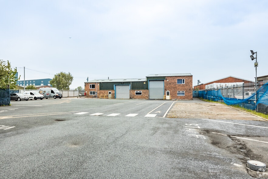 Manor Ln, Deeside for lease - Primary Photo - Image 1 of 2