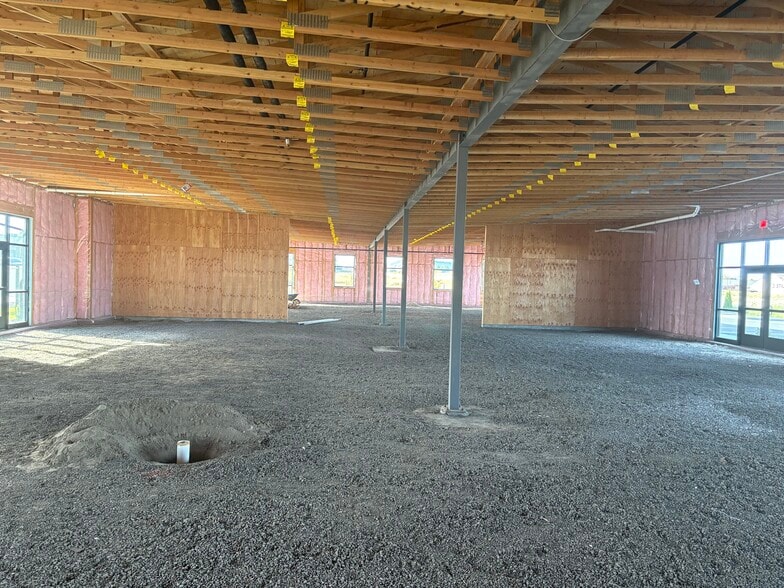 7034 W Clearwater Ave, Kennewick, WA for lease - Building Photo - Image 3 of 11