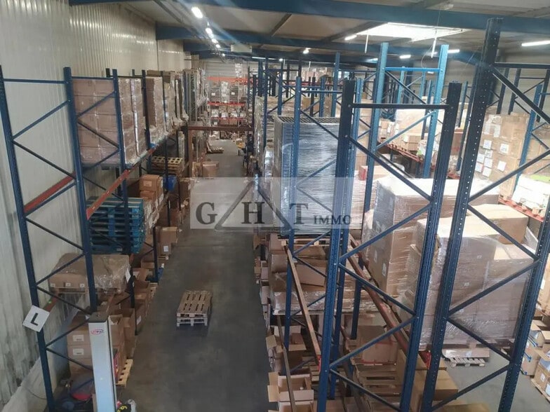 Office in Torcy for lease - Interior Photo - Image 2 of 9