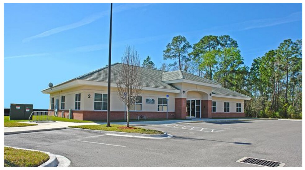 1675 Eagle Harbor Pky, Orange Park, FL for sale - Primary Photo - Image 1 of 1