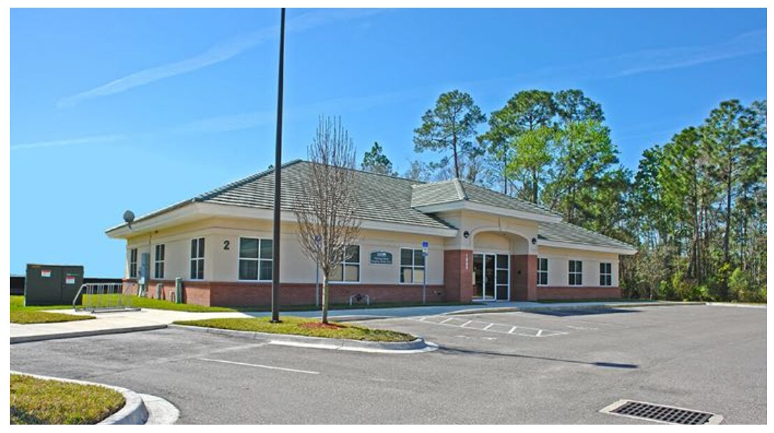 1675 Eagle Harbor Pky, Orange Park, FL for sale Primary Photo- Image 1 of 1