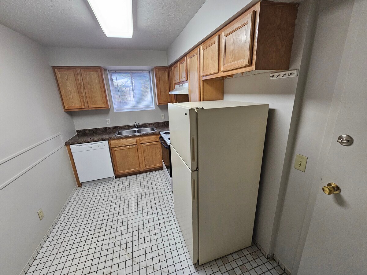 4672 Harrison St, Omaha, NE 68157