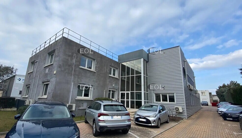 Office in Aix-en-Provence for lease - Building Photo - Image 1 of 9