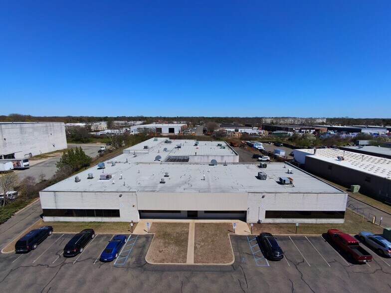 2101-2106 Ninth Ave, Ronkonkoma, NY for sale - Building Photo - Image 1 of 1