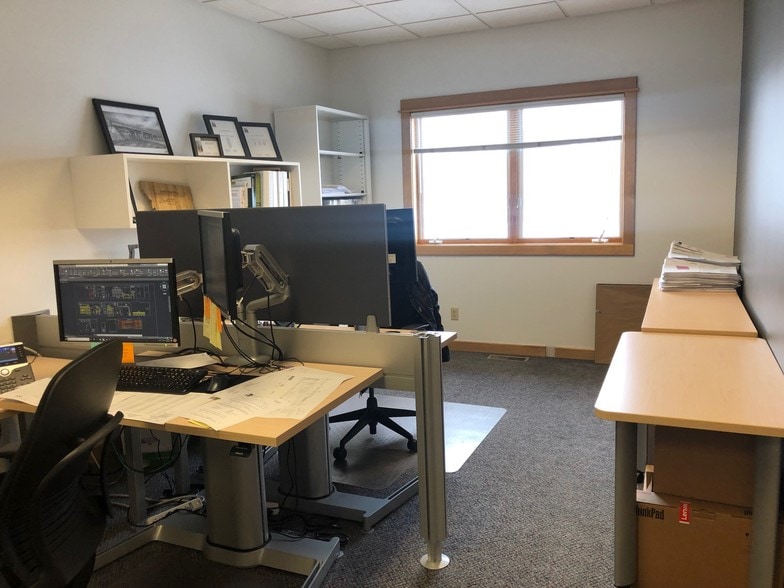 682 S Ferguson Ave, Bozeman, MT for sale - Interior Photo - Image 3 of 18