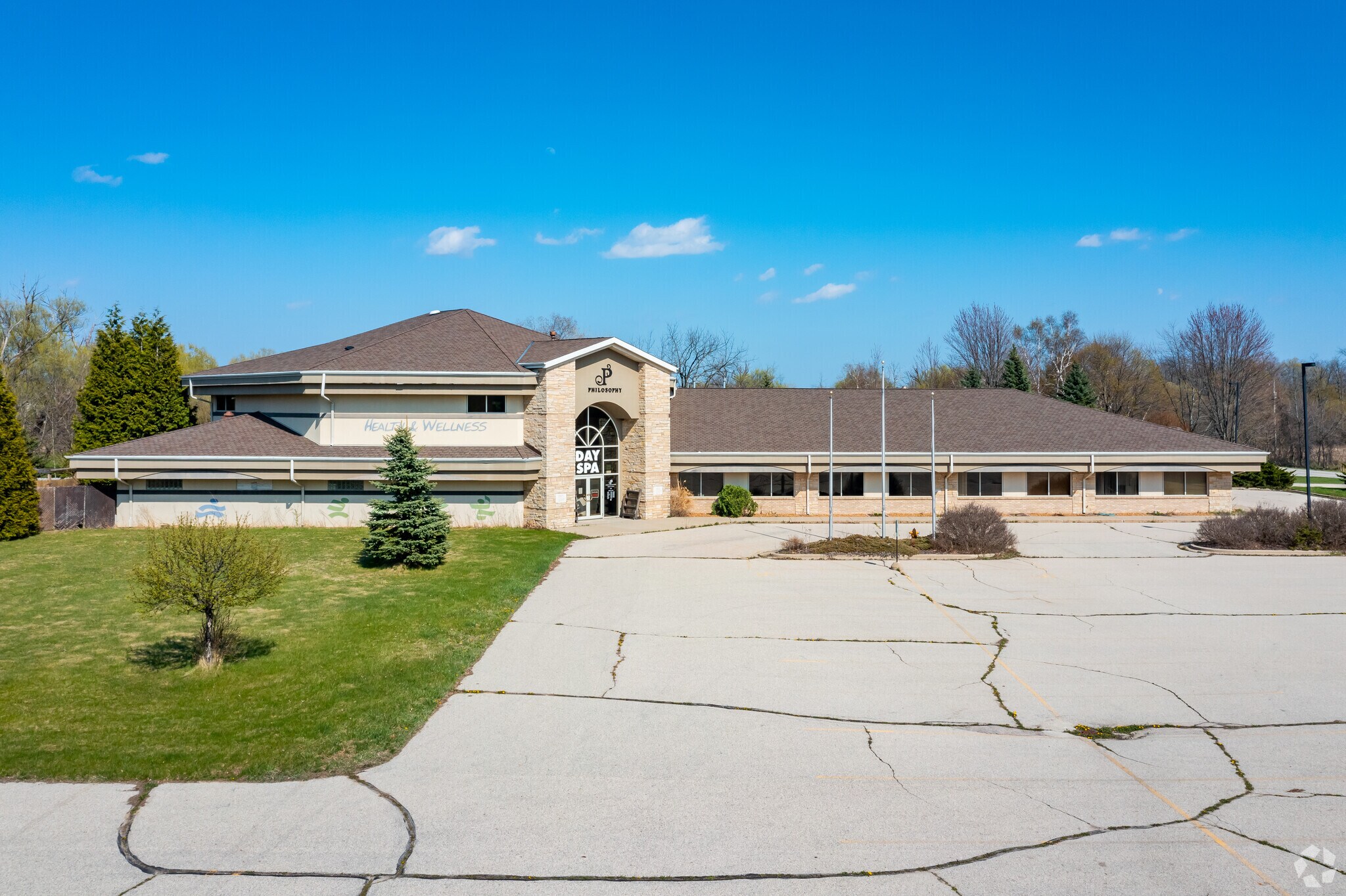 1414 E Paradise Dr, West Bend, WI 53095 Retail for Sale