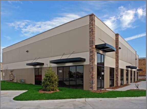 1380-1386 S Enterprise Dr, Olathe, KS for sale - Primary Photo - Image 1 of 1