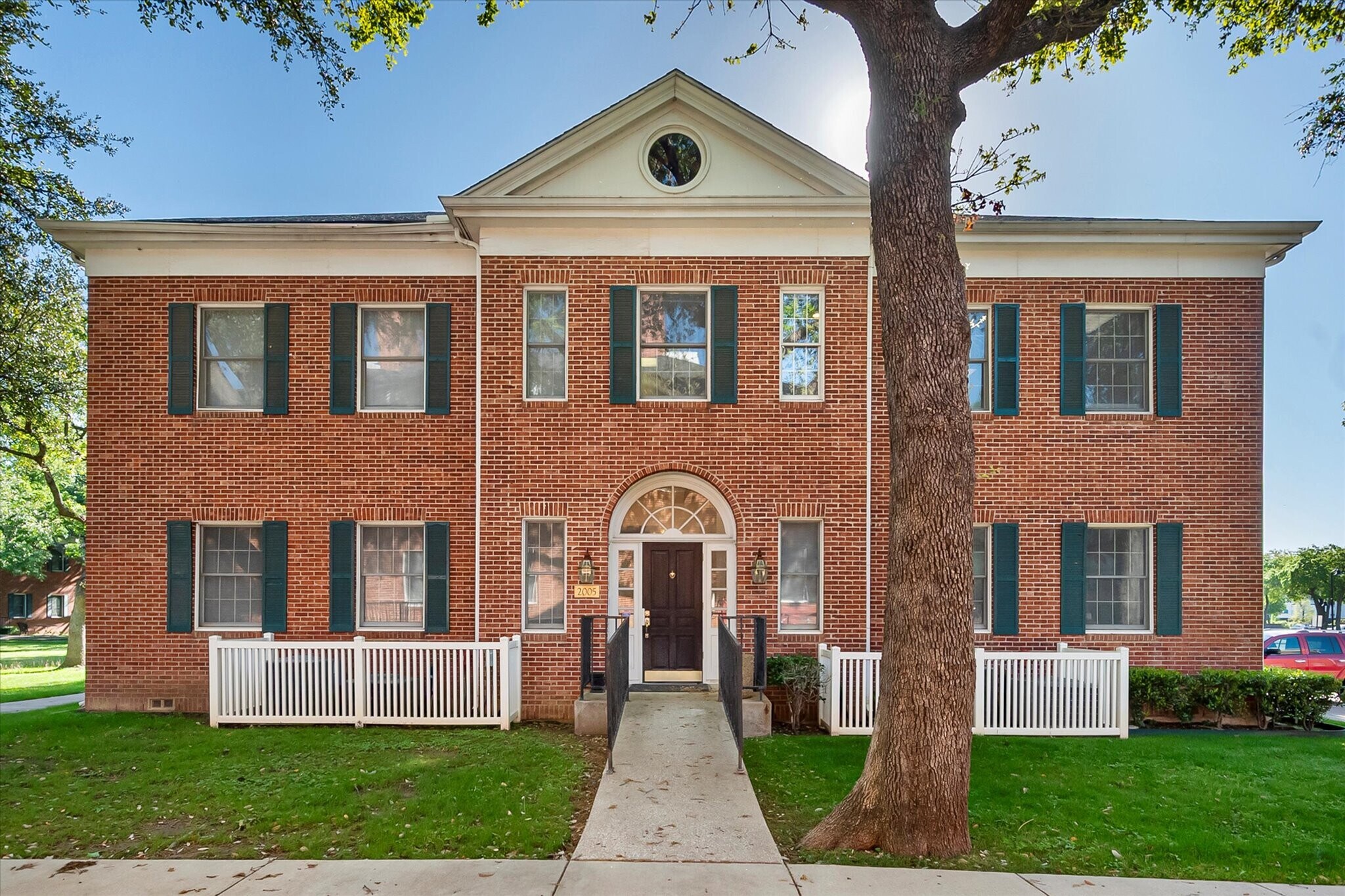 2005 E Lamar Blvd, Arlington, TX for sale Building Photo- Image 1 of 1