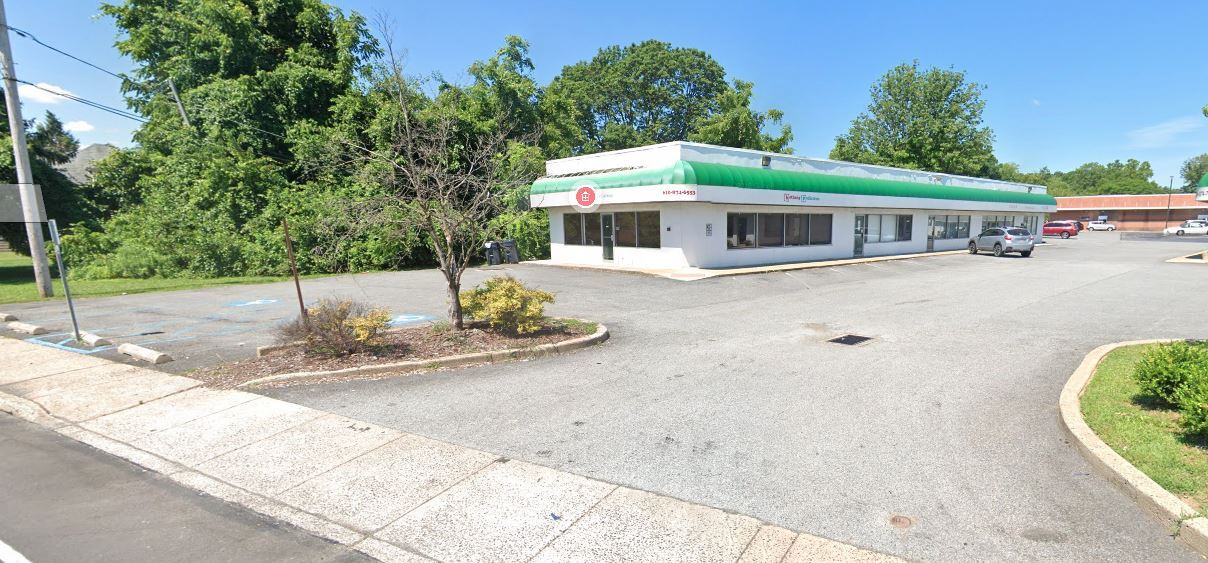 8 W Brookhaven Rd, Brookhaven, PA 19015