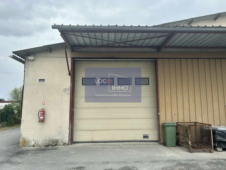 Flex in Pessac for lease - Building Photo - Image 2 of 8