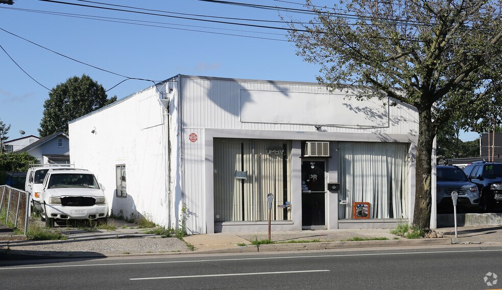 654 W Merrick Rd, Valley Stream, NY for sale - Primary Photo - Image 1 of 1