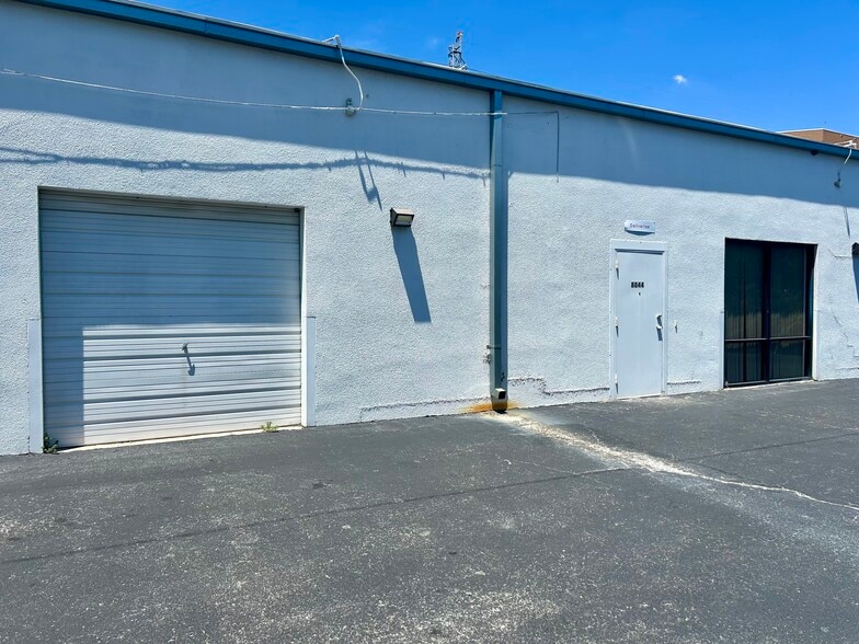 8800-8844 Tradeway St, San Antonio, TX for lease - Building Photo - Image 2 of 7