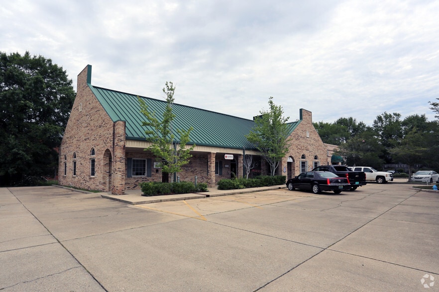 101 Rouselle Pl, Ocean Springs, MS for sale - Primary Photo - Image 1 of 1