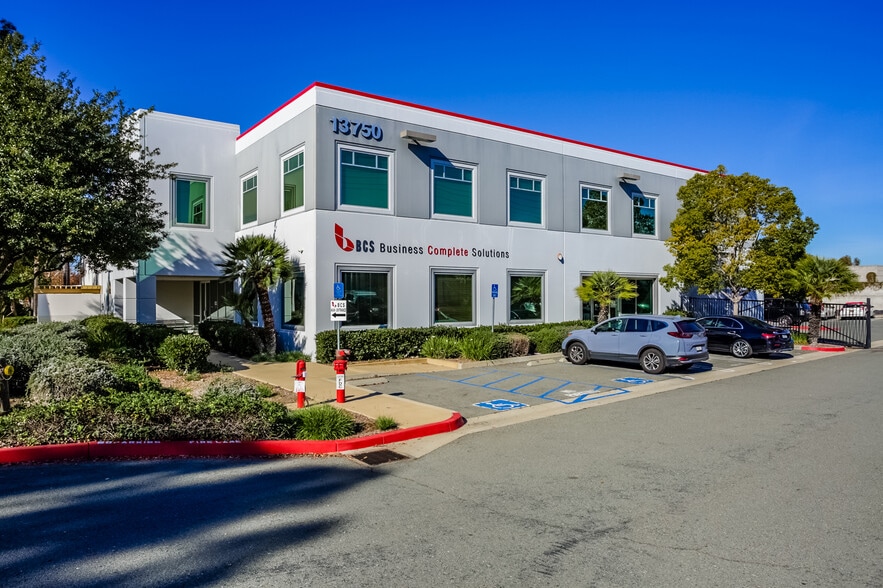 13750 Danielson St, Poway, CA for lease - Building Photo - Image 2 of 4