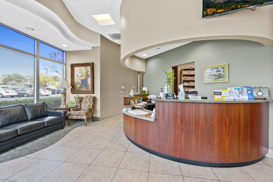 2351-2355 Melrose Dr, Vista, CA for sale - Lobby - Image 2 of 13