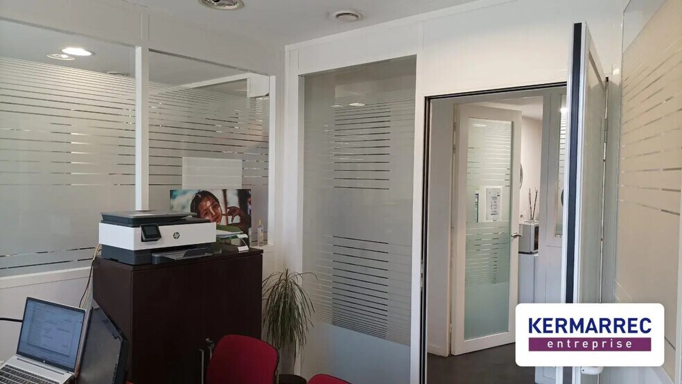 Office in Nantes for lease - Building Photo - Image 2 of 14