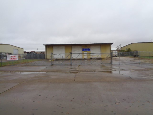 903 Industrial St, Clute, TX for lease Building Photo- Image 1 of 3