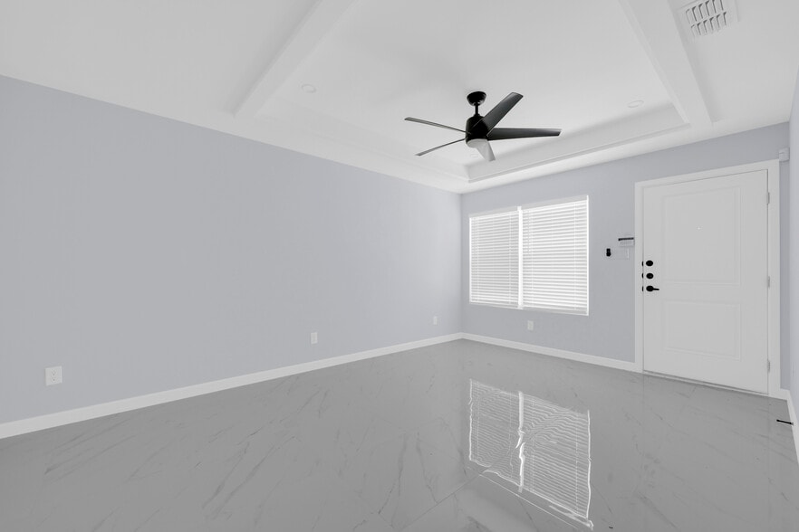 1620 Shadow Creek, Weslaco, TX for sale - Interior Photo - Image 3 of 15