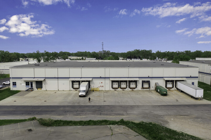 40-60 Industrial Pky, Cheektowaga, NY for lease - Building Photo - Image 2 of 8