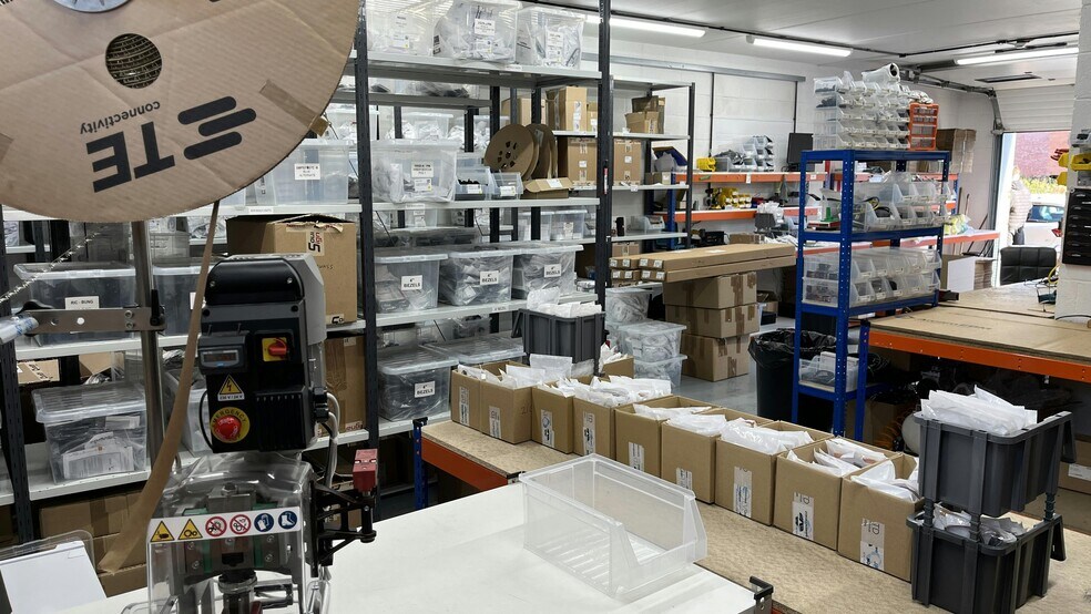 Lower Cape, Warwick for lease - Building Photo - Image 2 of 14