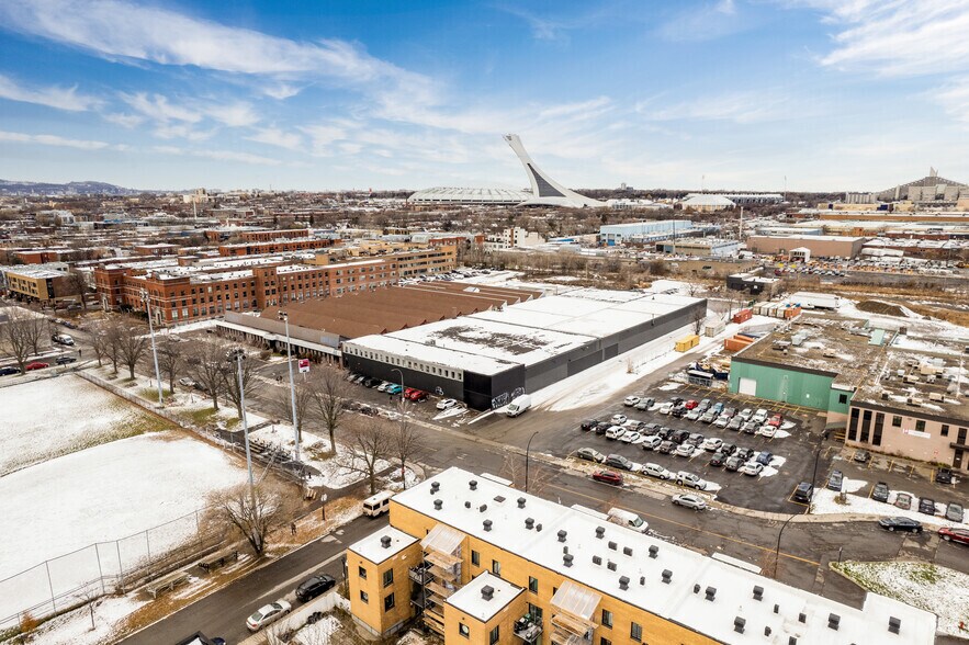 5045 Ontario E, Montréal, QC for lease - Aerial - Image 3 of 11