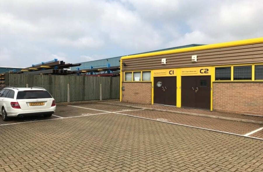 Vanguard Way, Southend On Sea for lease - Building Photo - Image 2 of 9