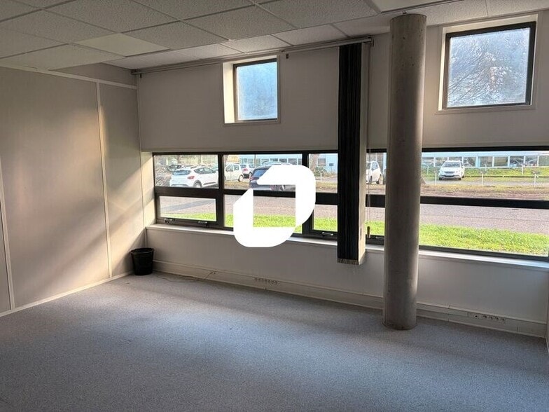 Office in Mérignac for lease - Building Photo - Image 1 of 10
