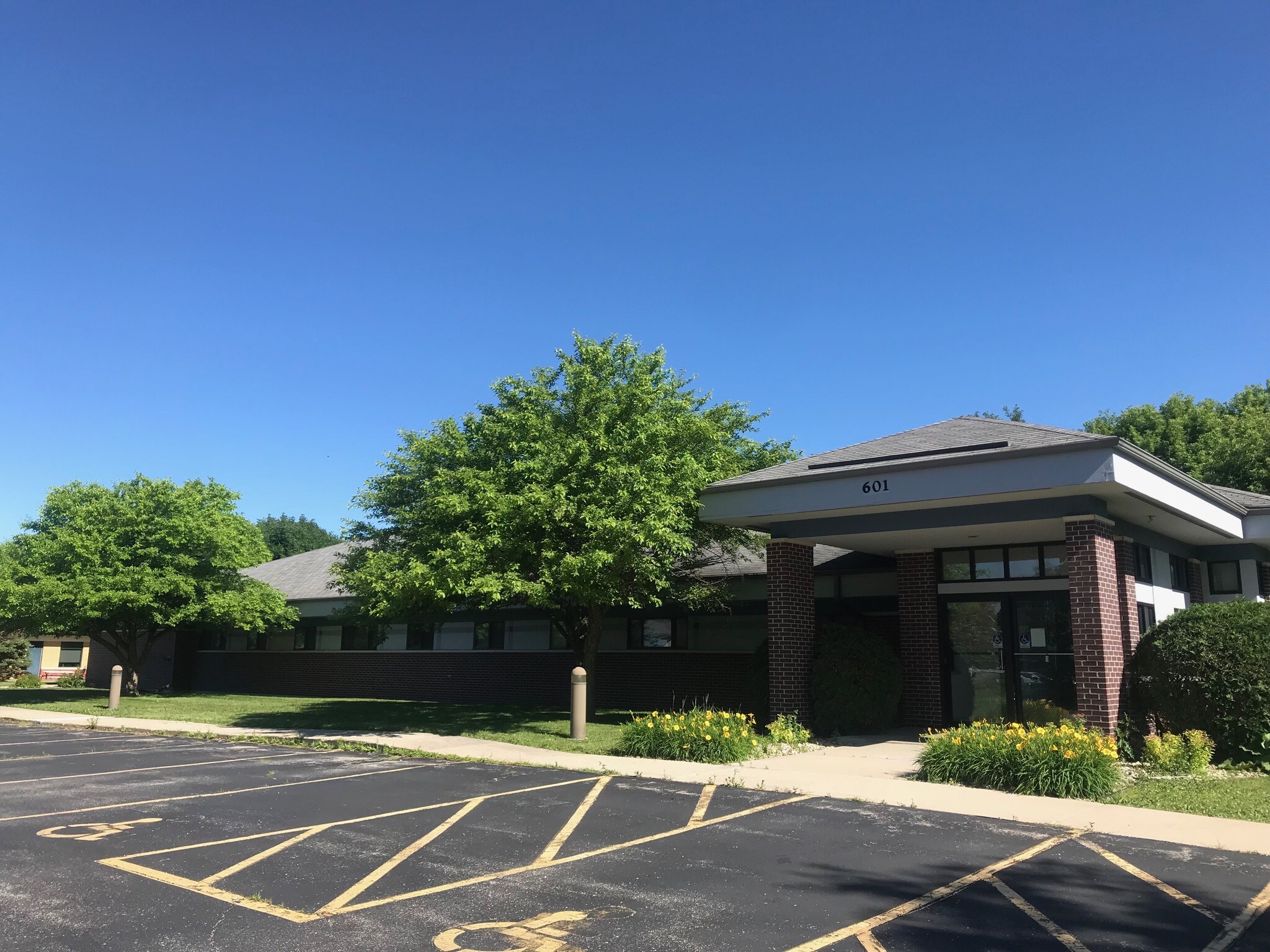 601 Handeyside Ln, Fort Atkinson, WI for sale Building Photo- Image 1 of 1