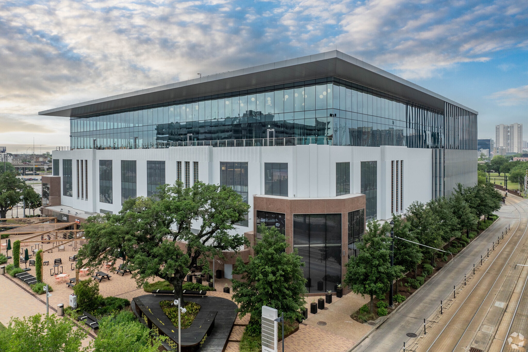 4201 Main St, Houston, TX for lease Building Photo- Image 1 of 2