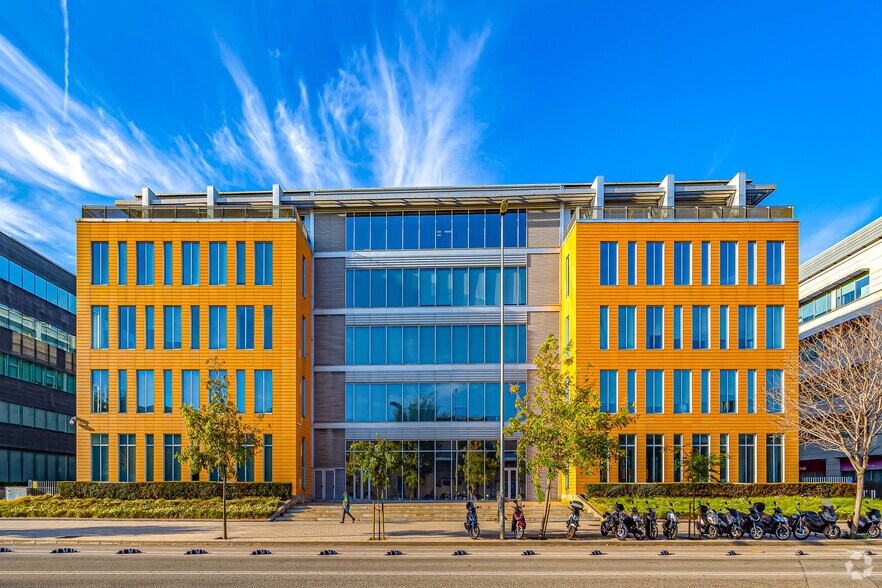 Avinguda del Maresme, 14T, Cornellà de Llobregat, Barcelona for lease - Primary Photo - Image 1 of 4