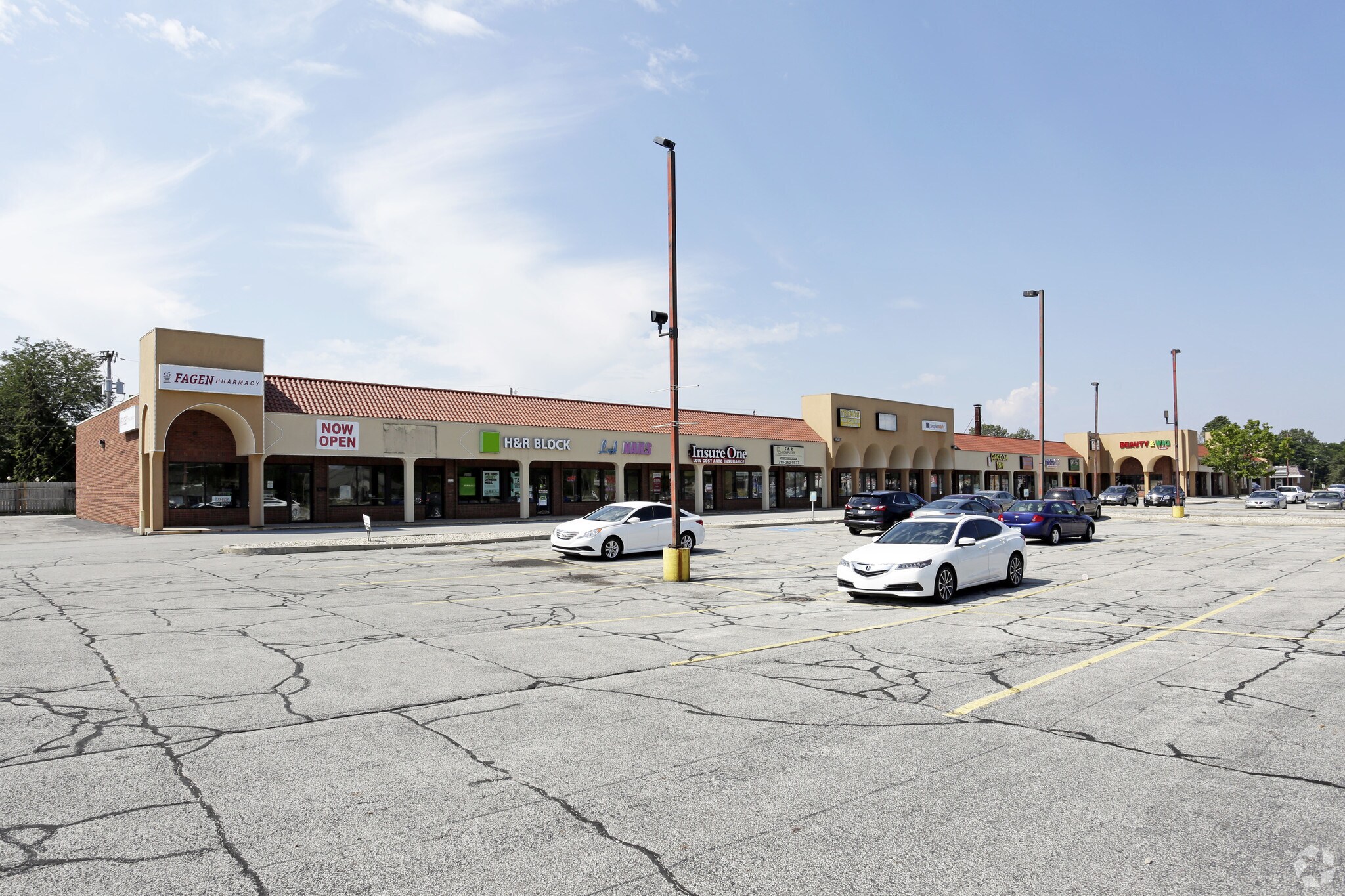 10051195 Ridge Rd, Griffith, IN 46321 Mansard's Plaza