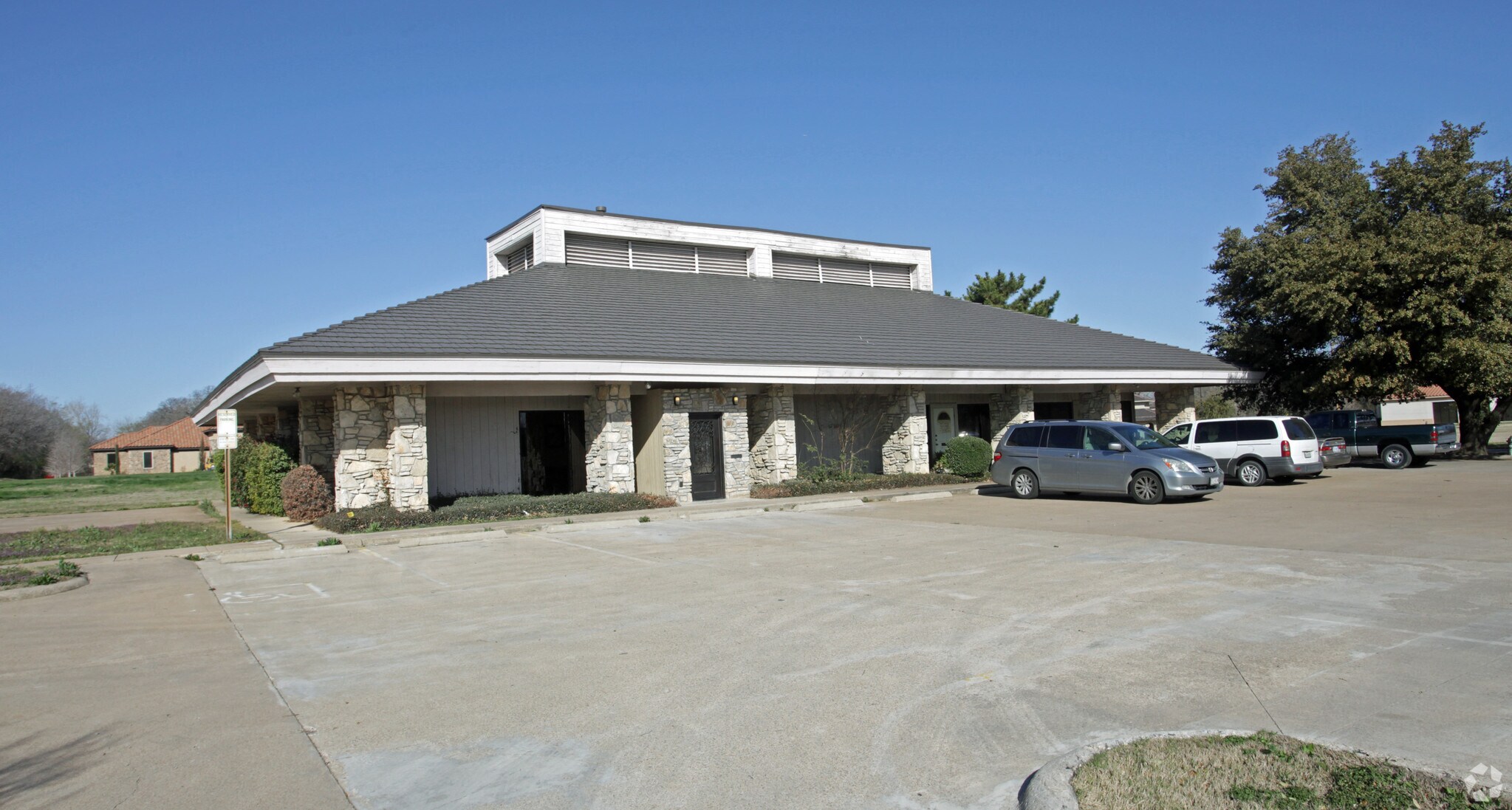 Office in Arlington, TX for sale Primary Photo- Image 1 of 1