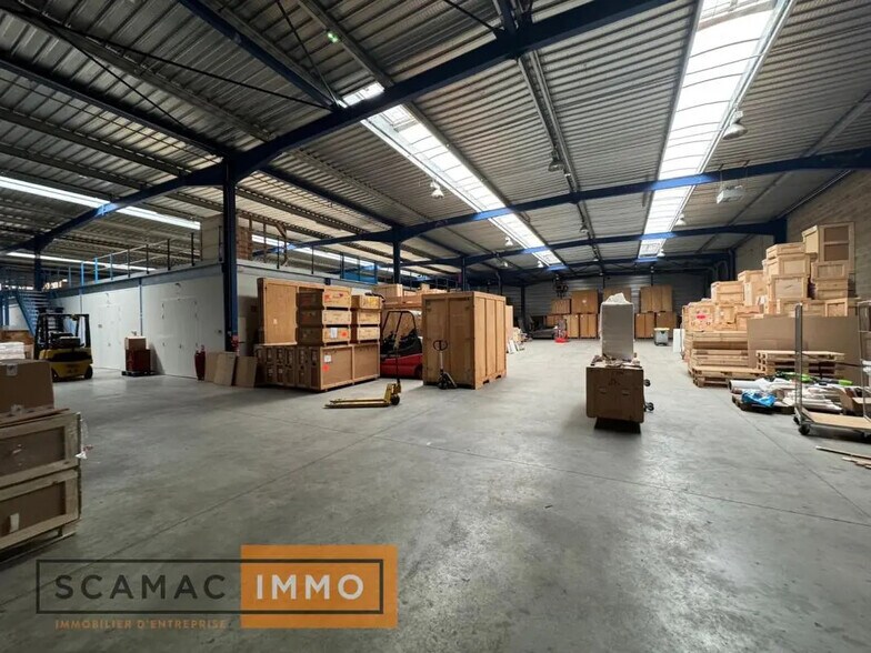 Industrial in Champcueil for lease - Interior Photo - Image 1 of 10