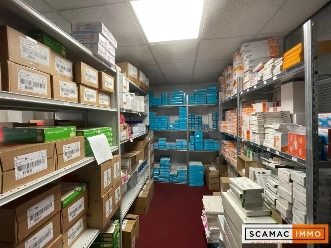 Office in Le Kremlin-Bicêtre for lease Interior Photo- Image 1 of 4