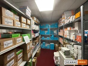 Office in Le Kremlin-Bicêtre for lease Interior Photo- Image 1 of 4