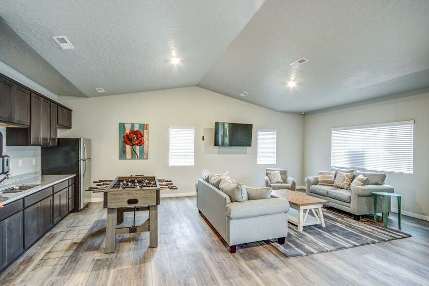 3547 N Eagle Rd, Meridian, ID for sale - Interior Photo - Image 1 of 1