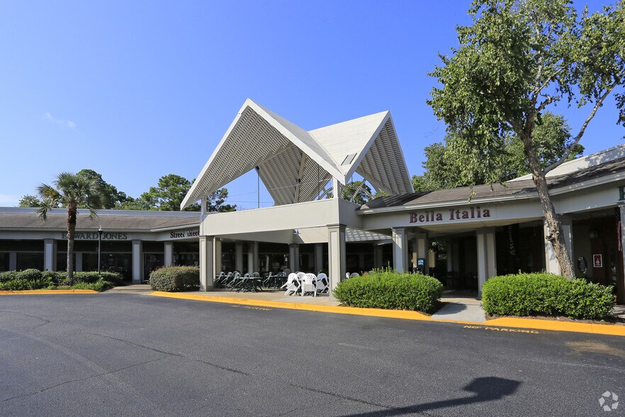 95 Mathews Dr, Hilton Head Island, SC for lease - Building Photo - Image 3 of 5