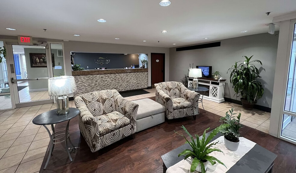 2002 W War Memorial Dr, Peoria, IL for sale - Building Photo - Image 3 of 19